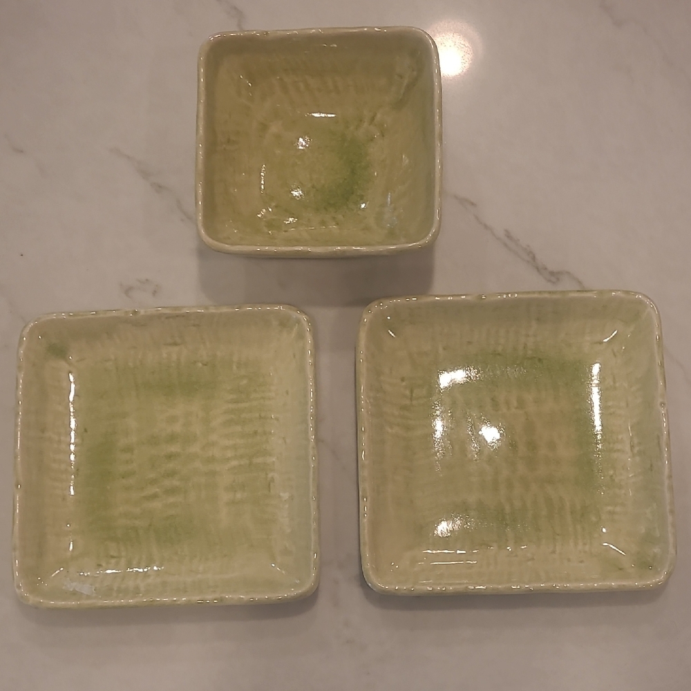 KOTOBUKI Sage Green Hand-made 2 Plates And Bowl